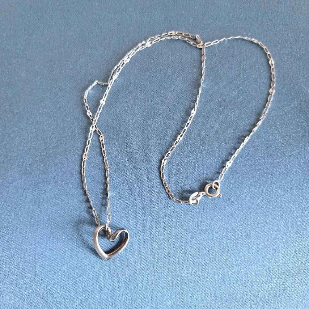 Sterling silver heart pendant - Picture 3 of 6